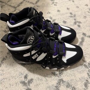 Nike Mens Black, White, and Purple Sneakers